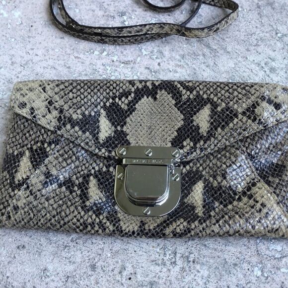 Michael Kors bag   - Picture 2 of 4